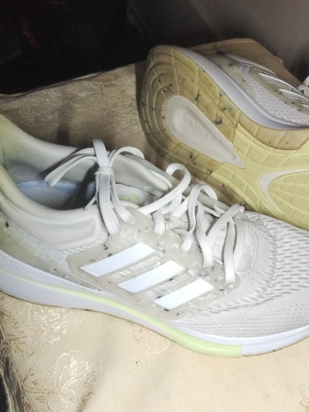 Adidas EQ21 Run 'White Speckled' (SKU GX6216), a lightweight women's runningshoe